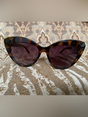 Le Specs | Accessories | Le Specs Outta Love Sunglasses New  display picture 1